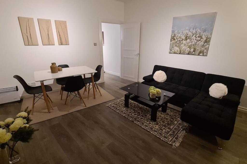 Luxury 1 Bedroom Flat In The Heart Of Wood Green Londres Extérieur photo