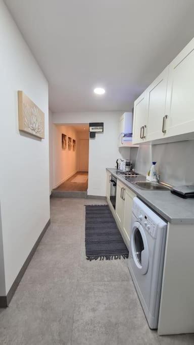 Luxury 1 Bedroom Flat In The Heart Of Wood Green Londres Extérieur photo