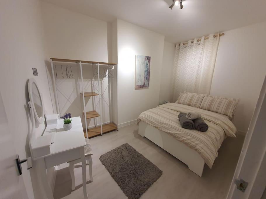 Luxury 1 Bedroom Flat In The Heart Of Wood Green Londres Extérieur photo