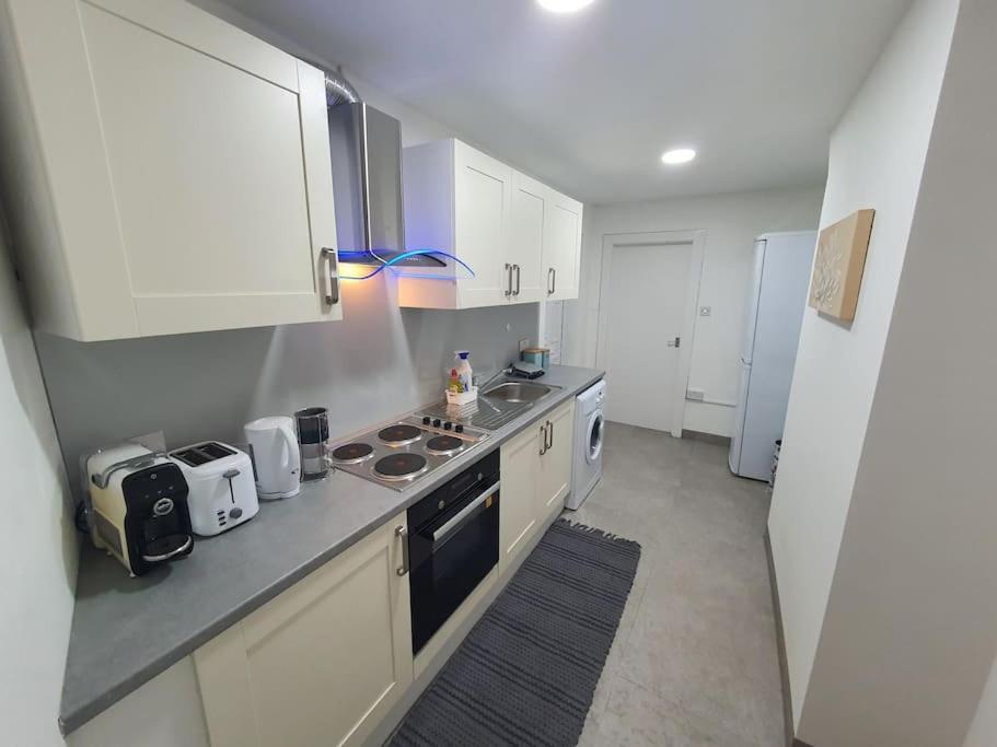 Luxury 1 Bedroom Flat In The Heart Of Wood Green Londres Extérieur photo